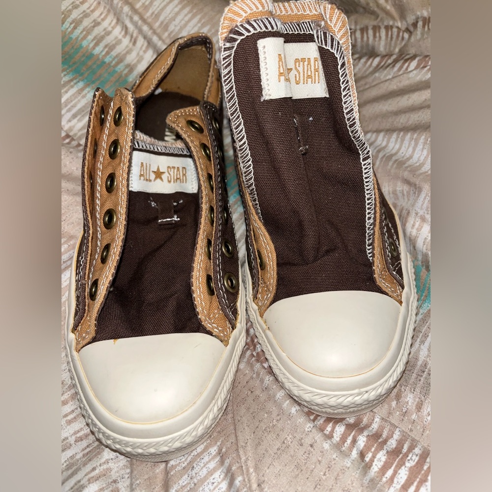 Two-toned converse all star shoes